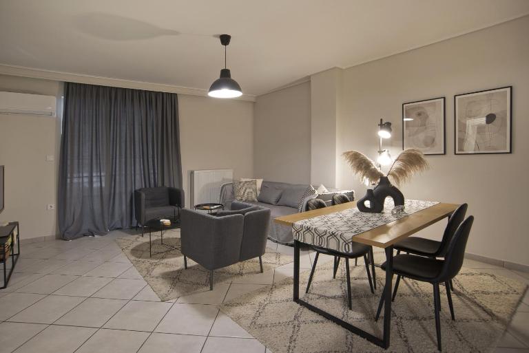 Denimou Home Luxurious 2BR Fully Equipped, Balcony - Bed and Breakfast Piraeus