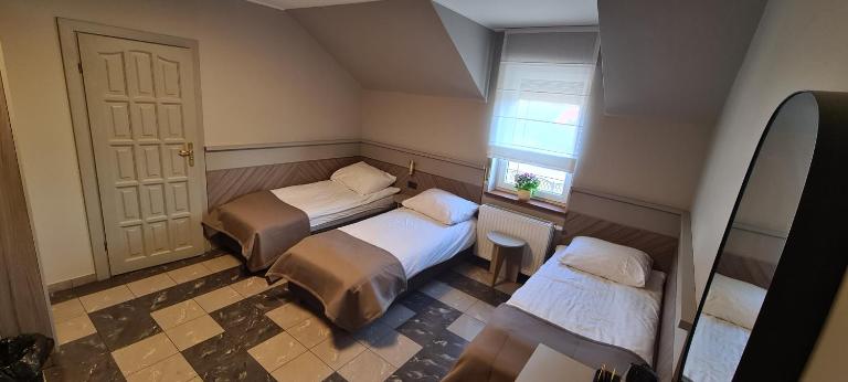 Pokoje Gościnne Gum-Bar - B&B Biskupice