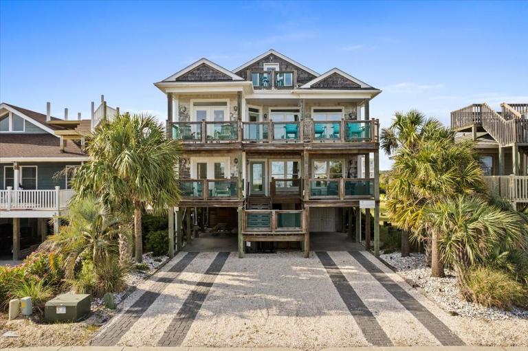 Ocean Views I Sleeps 12 I Walk to Beach I Pool - Chambres d'hôtes Ocean Isle Beach