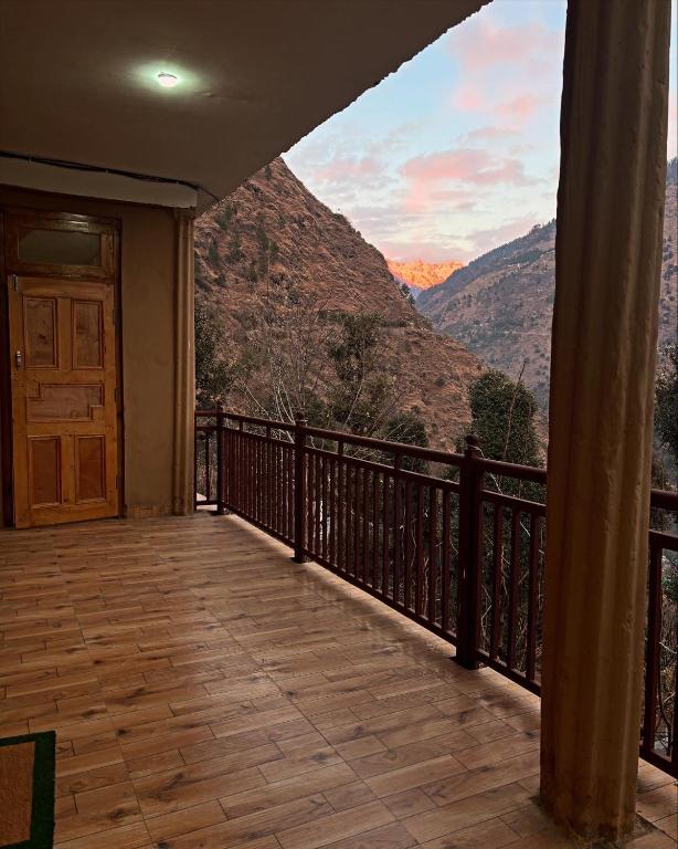 Mizuki Retreat and Cafe, Tirthan Valley - Ferienwohnung Goshāin