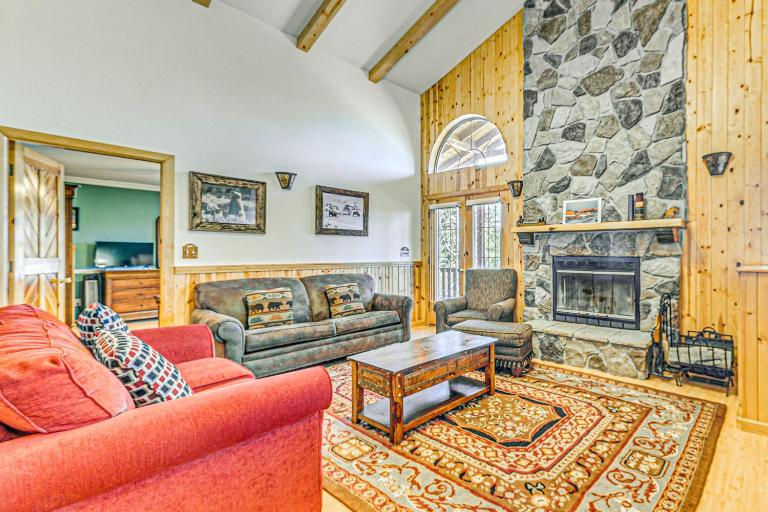 2 Mi to Dtwn: Cloudcroft Home w/ Furnished Deck - B&B Cloudcroft