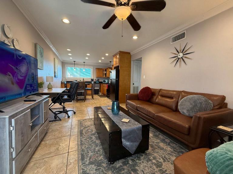 2 br with Pool & washer dryer - B&B Baton Rouge
