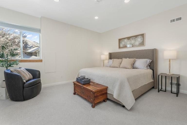 Modern 2BR Mountain Escape King Bed Sleep 6 - Chambres d'hôtes Success Estates
