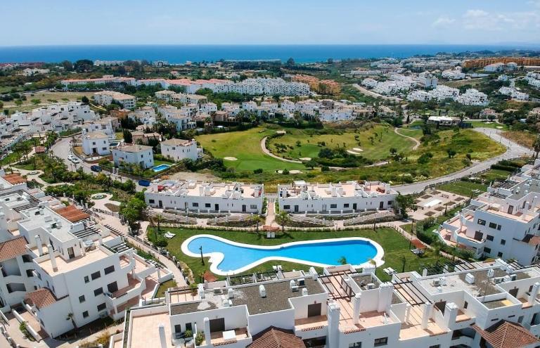 Sunset Golf Luxury Apartment with Big Terrace - B&B Estepona