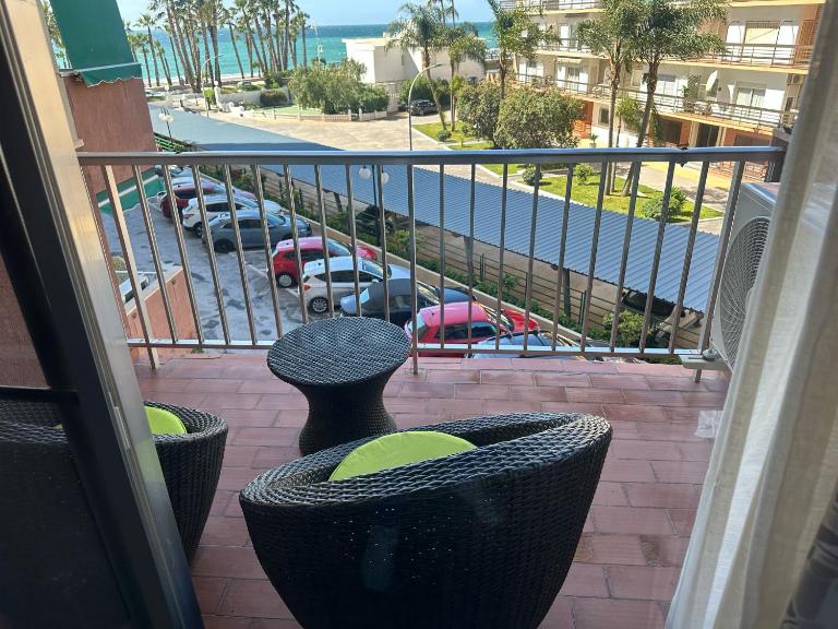 Góndolas, enfrente de la playa, aire acondicionado en dormitorio - Ferienwohnung Almuñécar