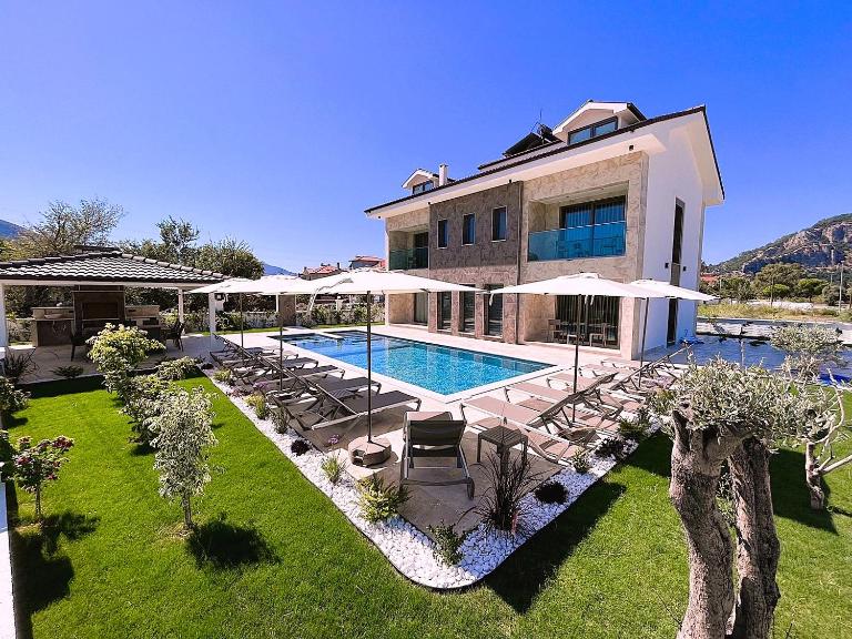 Villa SAHRA EXCLUSIVE DALYAN - Family-Friendly Luxury Villa in Dalyan Centre with Large Private Pool & Garden - Chambres d'hôtes Ortaca