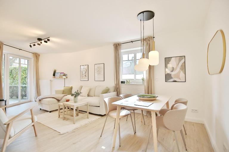 Villa am Meer Strandallee 48, App 04 - B&B Timmendorfer Strand