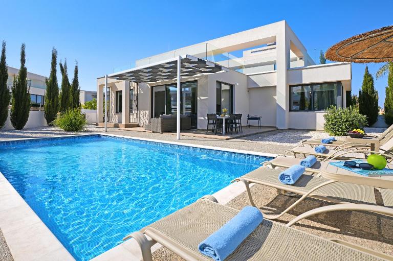 Villa Camellia - 3bed Bungalow large pool - Chambres d'hôtes Protaras