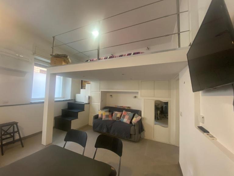 super central studio apartment - Chambres d'hôtes Cagliari