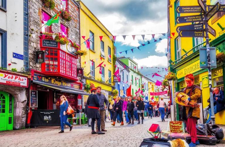 1 Minute to Everywhere! Galway City Centre - B&B Galway