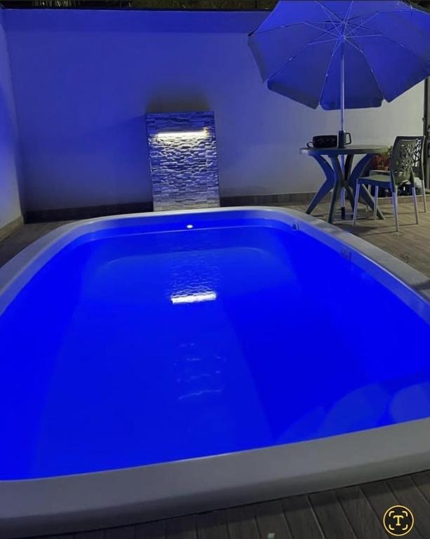 Casa com piscina bem localizada - B&B Anápolis