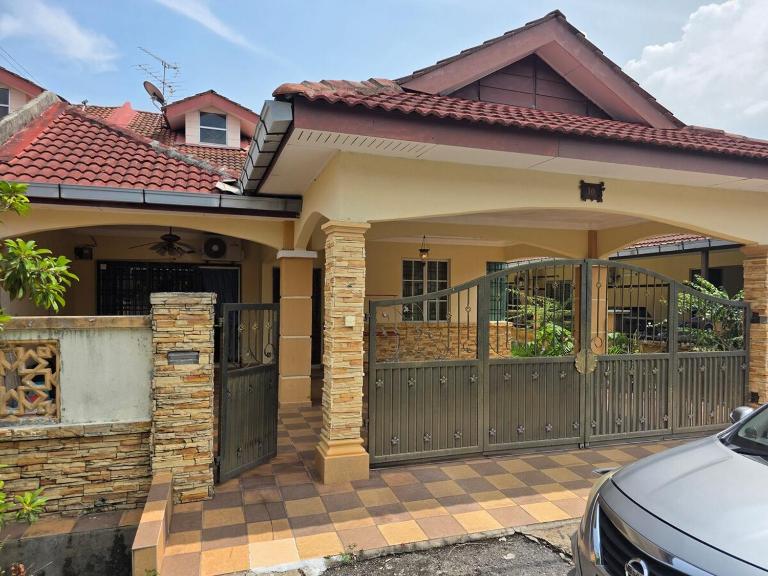 Permata Atiey Homestay - B&B Seri Iskandar