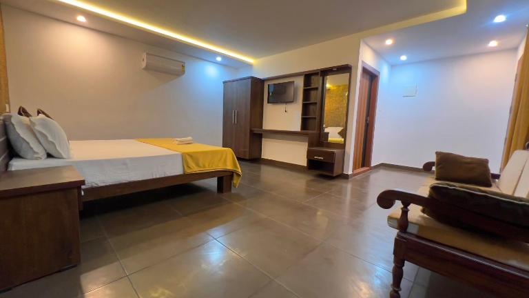 3 Empire One Bedroom with Common Pool - Bed and Breakfast Wanda