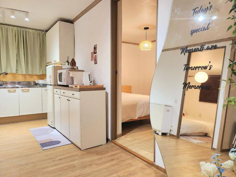 Nana stay , family trip, KT wiz, haenggung, suwon trip, ajou hospital - B&B Suwon