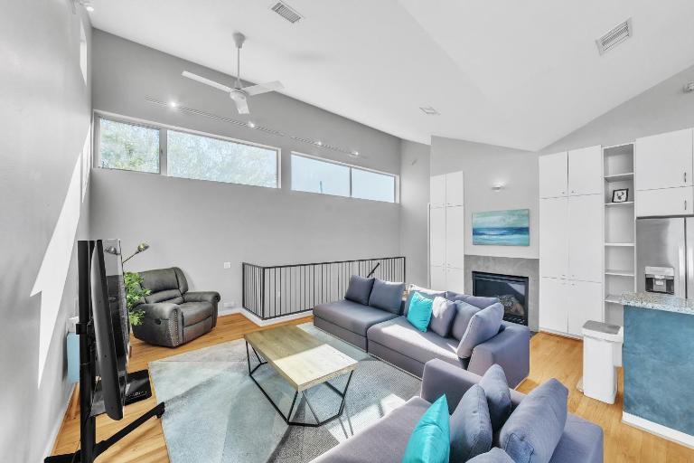 Modern Comfort in the Heart of Museum District townhouse - Ferienwohnung Houston