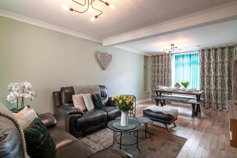 Ty Gwyrdd, 3 bedroom house, sleeps 7, Near Bike Park Wales - B&B Abercanaid