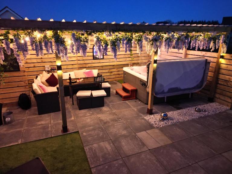 AnnieRose Cottage- Luxury 3bedroom Cottage with Hot Tub - B&B Ballymena