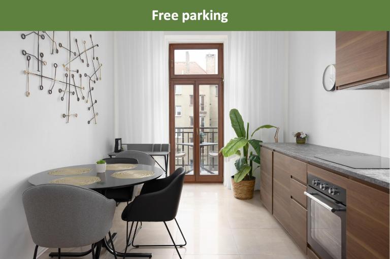 Quiet apartment in the city center near the metro with with balcony and parking - Chambres d'hôtes Prague