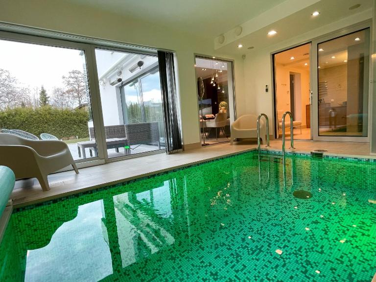 Magnolia House with Indoor Swimming Pool and Sauna - B&B Tallinn