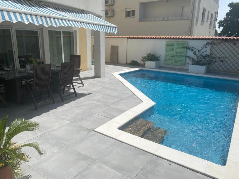 Private pool 2 rooms - B&B Biograd na Moru