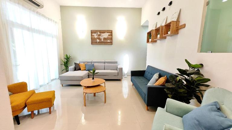 Ocean 19 Shamrock Beachfront Villa with BBQ - B&B Tanjung Bungah