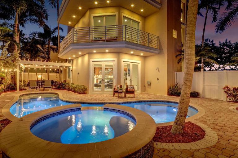 Luxury villa wpool rooftop bar fire pit - B&B Pompano Beach