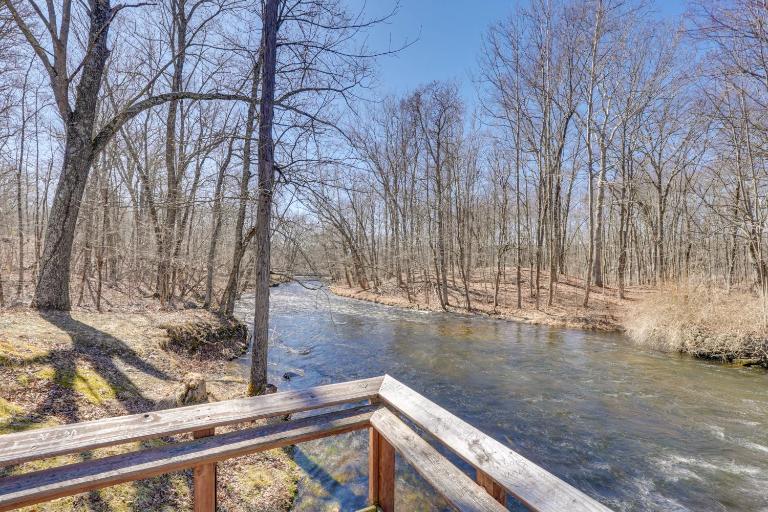 Close to Trails: Studio w/ Water Views - Ferienwohnung Wurtsboro