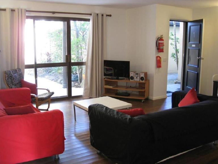 Sunny Somerset 2B located opp Byron Bay markets - Bed and Breakfast Byron Bay