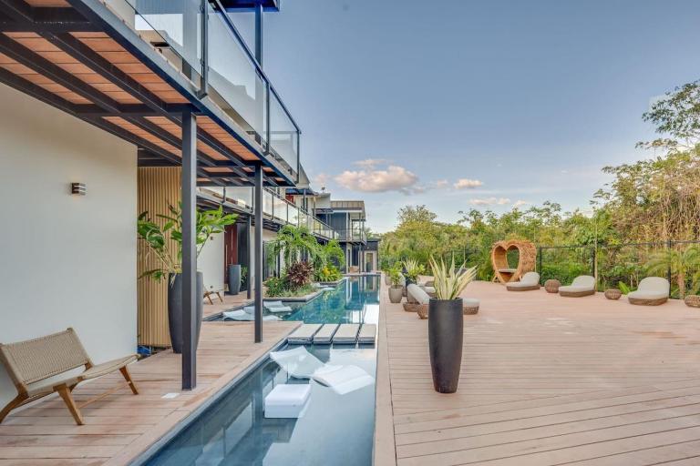 The Bungalows #2 - Boutique Hotel in Flamingo Beach - Top Level Studio - B&B Playa Flamingo