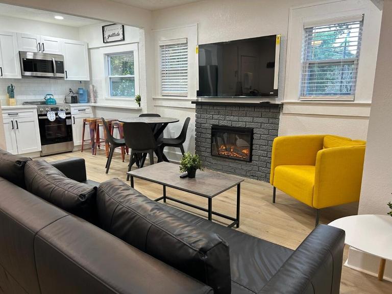 Downtown Zen 2-Bedrooms Private Bungalow - B&B St. Petersburg