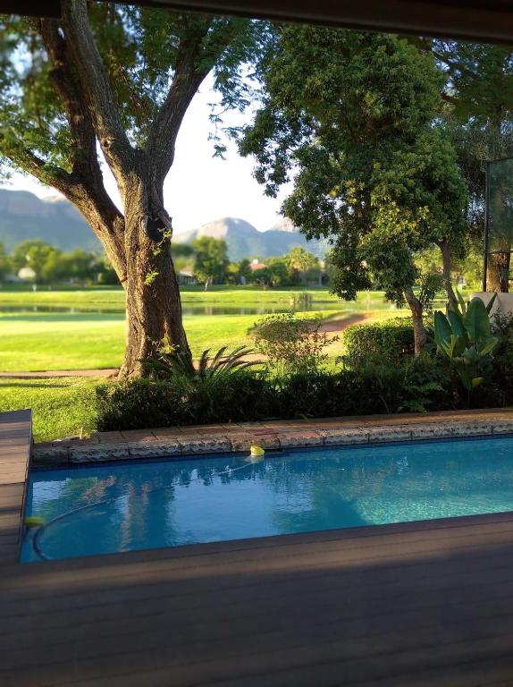 Pecanwood Relaxing 5BR Villa - Golf, Pool, Braai & Dam Views - B&B Hartbeespoort