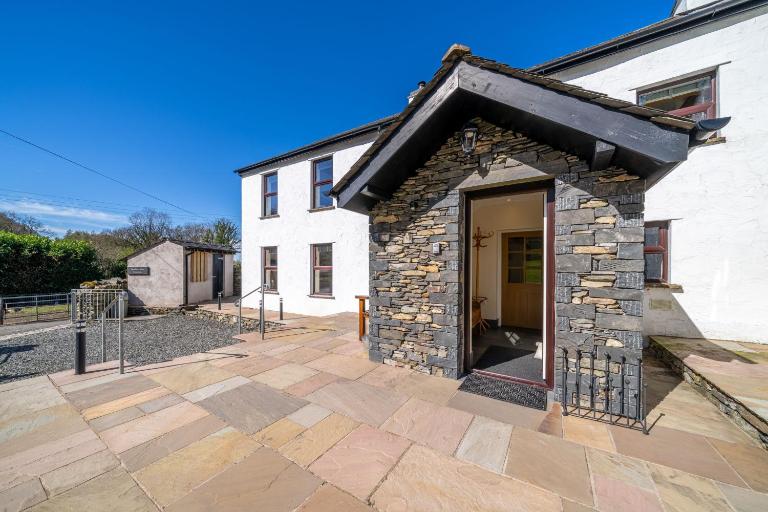 High Brow Edge Farm Cottage - B&B Backbarrow