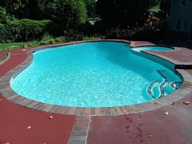 Theater, heated pool and hot tub near HPU and Furniture Market - B&B Jamestown