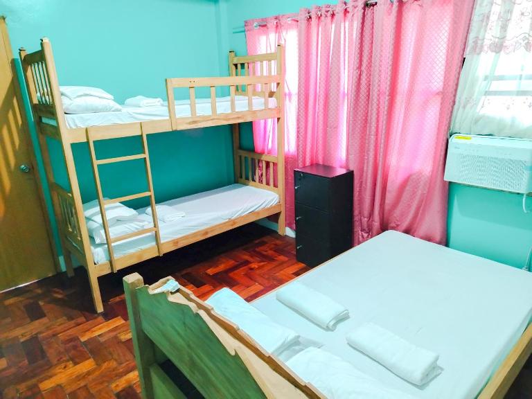RKC Guest House - Bed and Breakfast Coron