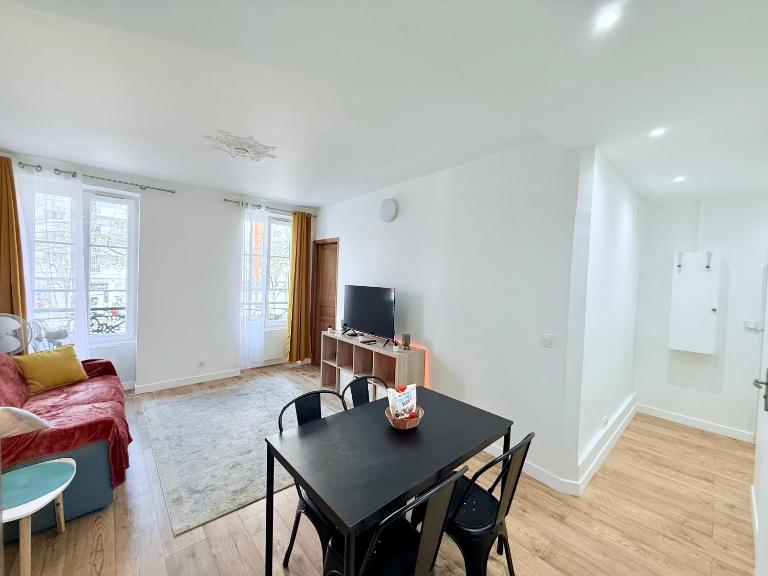 Magnifique 2 pièces refait à neuf - Parking - Ferienwohnung Paris