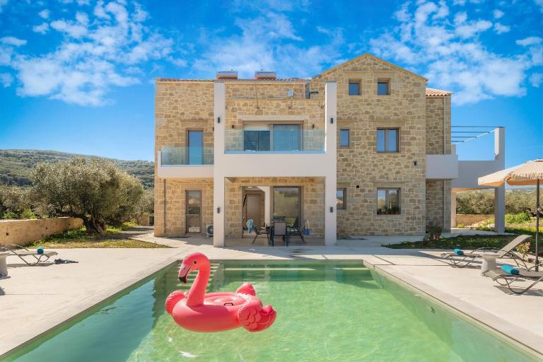 Mythelea Luxury Villa - Bed and Breakfast Kíssamos