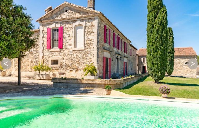Bâtisse au cœur d'un vignoble - B&B Montfrin