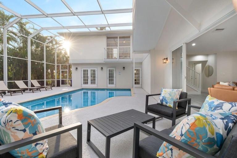 3 min to beach with 3 king ensuites and private pool - B&B Naples