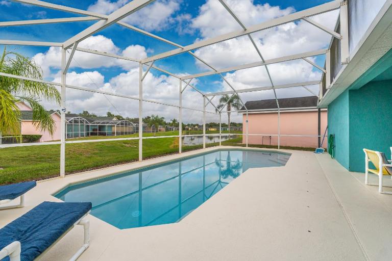 Private Pool Oasis 3BR Disney-Area Escape - B&B Davenport