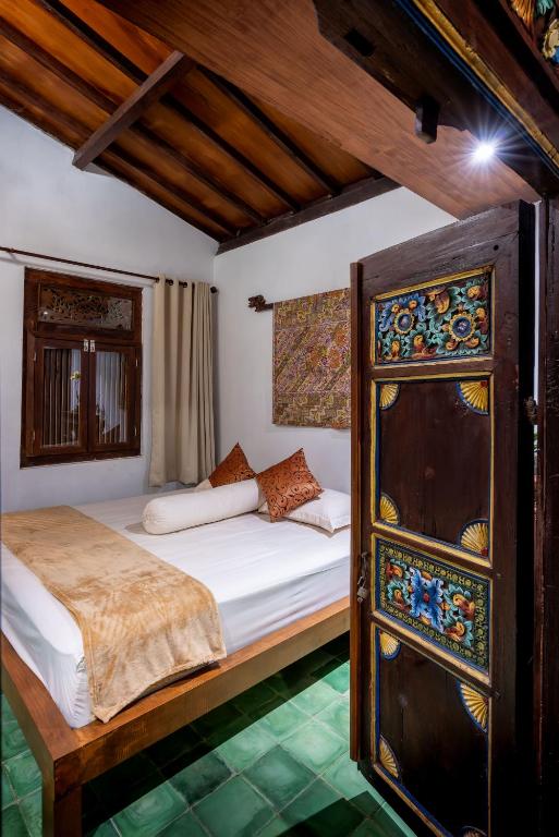 Vintage room 2 in Joglo House By penggemarlawas - B&B Kampunganyar