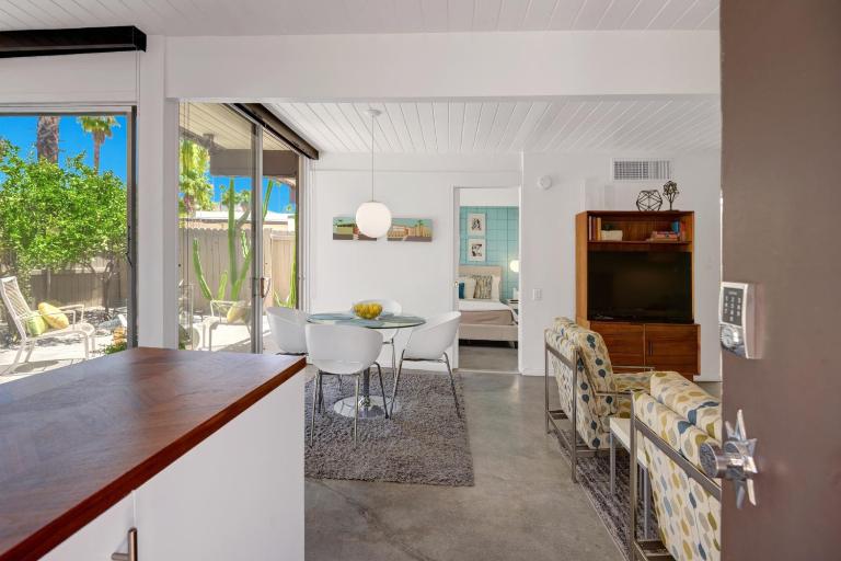 Ocotillo Lodge Retropad-1BR Bungalow South PS - Chambres d'hôtes Palm Springs