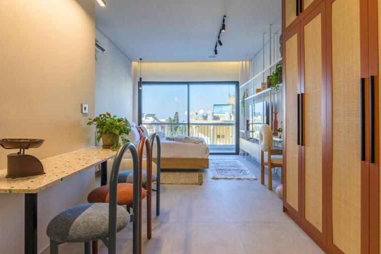 BOHO Studio Wanderwood in Mar Mikhael - B&B Beirut