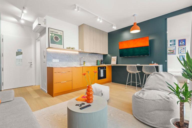 LAM Orange AC - Balcony - B&B Bratislava
