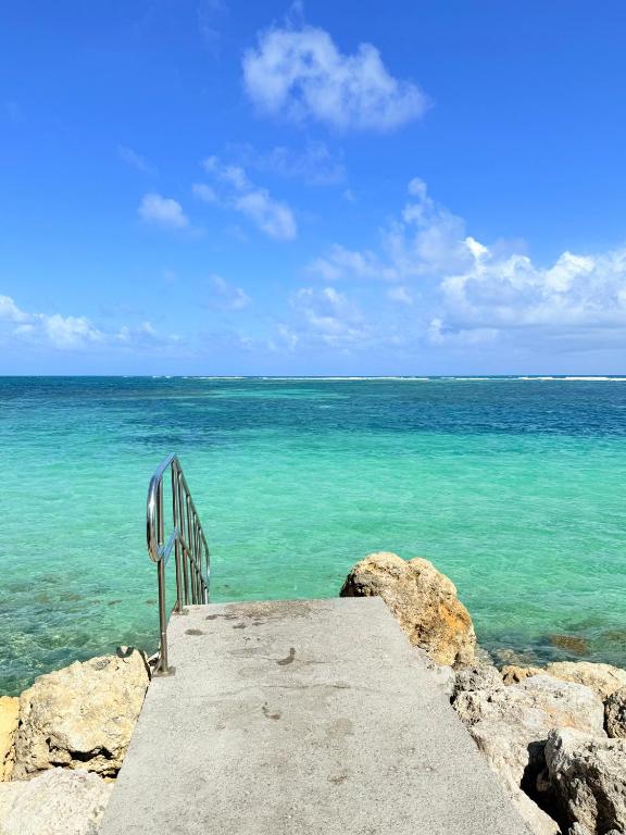 T2 vue mer avec accès direct lagon et 5 min plage - B&B Sainte-Anne
