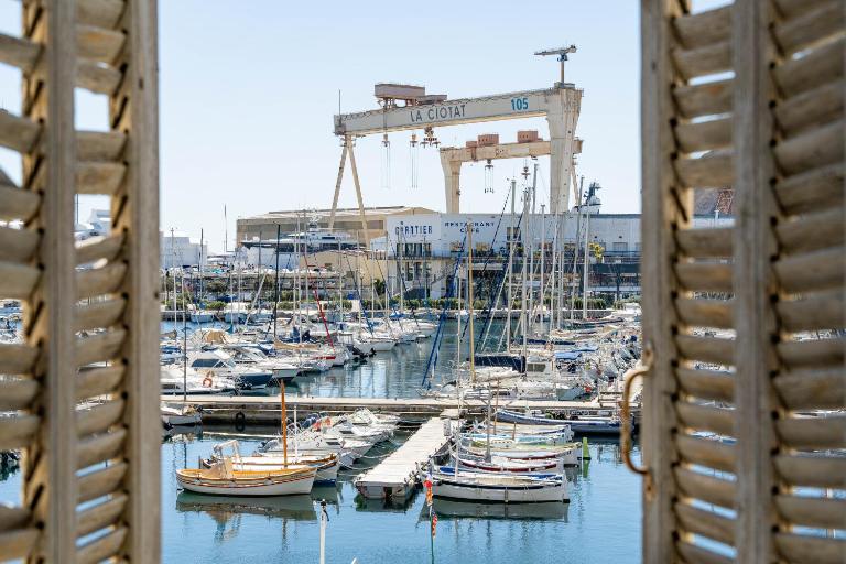Captain Watch - vue sur le port & les bateaux - Parking souterrain offert - B&B La Ciotat