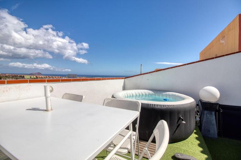 Casa Canaria bei Golf del Sur mit Meerblick Jacuzzi 4 Schlafzimmer und 2 Badezimmer perfekt für Familien und Gruppen - Ferienwohnung San Miguel De Abona