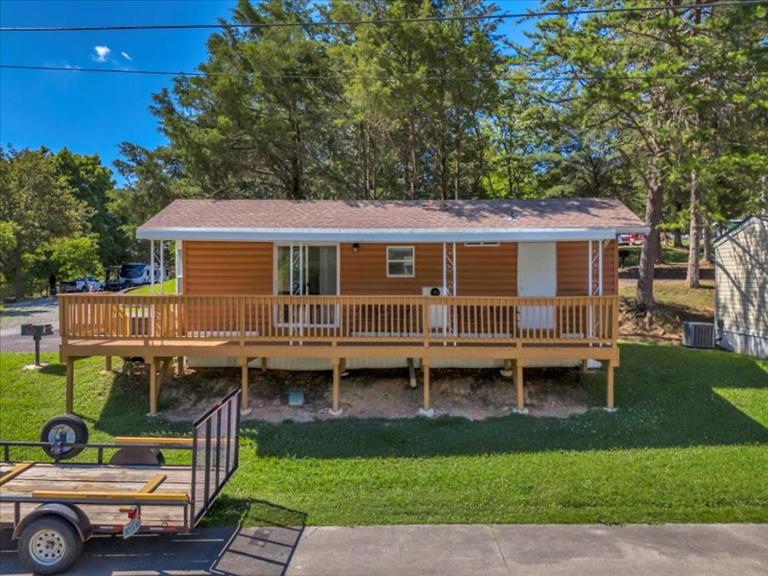 Luxury 2BR Model Home with Mountain Views - Ferienwohnung Pigeon Forge
