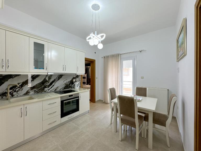 Empire Apartment 3 - Bed and Breakfast Néa Michanióna