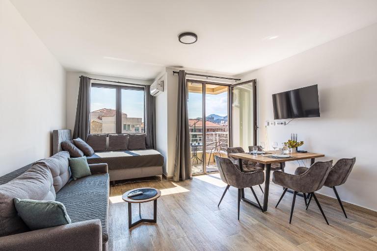 Contemporary Retreat in Bečići - Ferienwohnung Budva