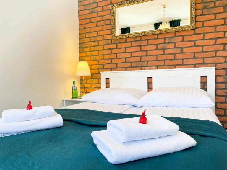 H&T Old Town Szeroka 24 - Bed and Breakfast Gdansk